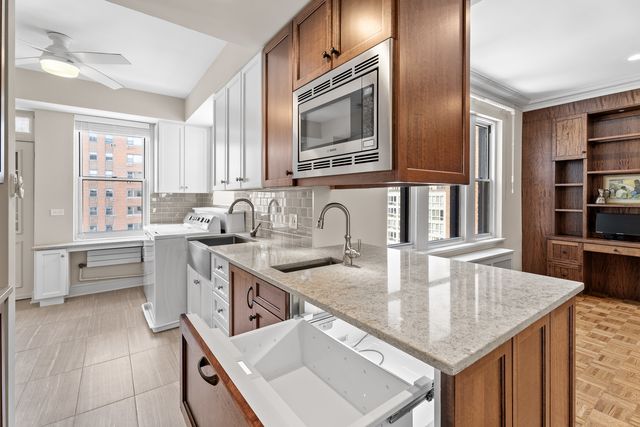 2912 N Commonwealth Avenue 11CD, Chicago, IL 60657