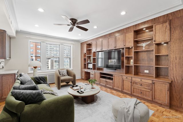 2912 N Commonwealth Avenue 11CD, Chicago, IL 60657