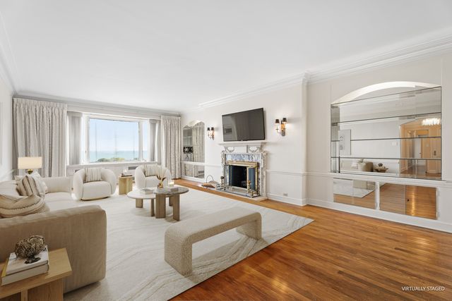 2912 N Commonwealth Avenue 11CD, Chicago, IL 60657