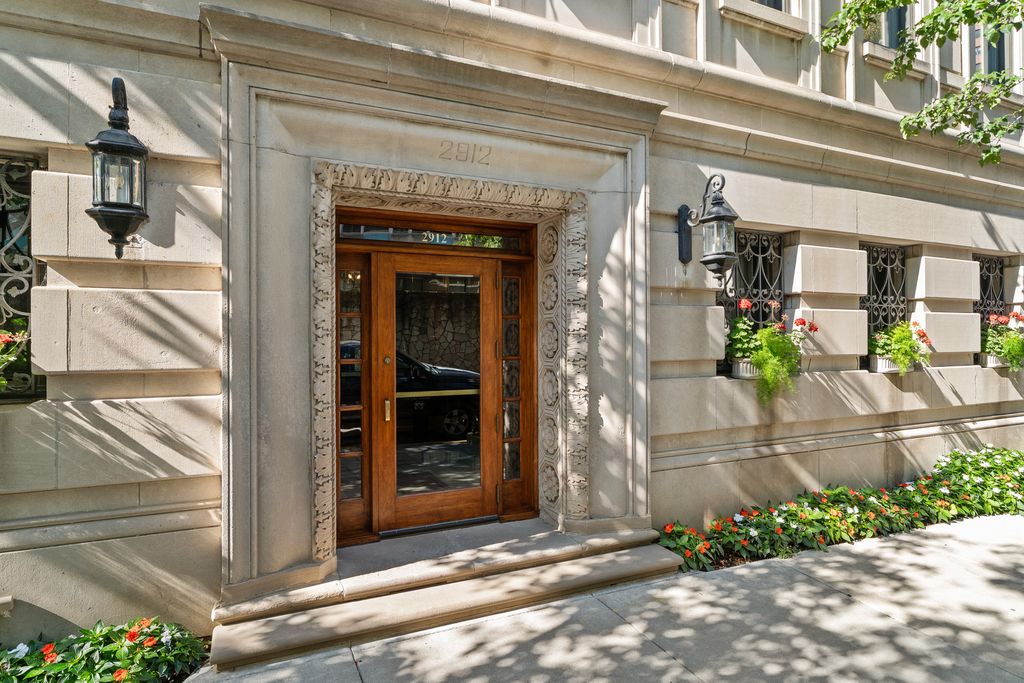 2912 N Commonwealth Avenue 11CD, Chicago, IL 60657