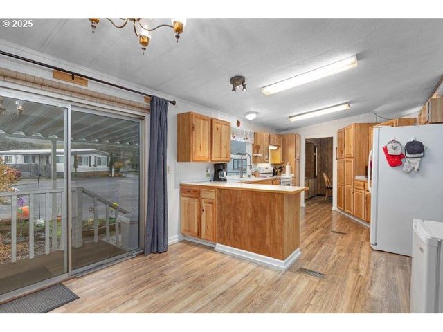 406 SHADOW RANCH Ln, Roseburg, OR 97470