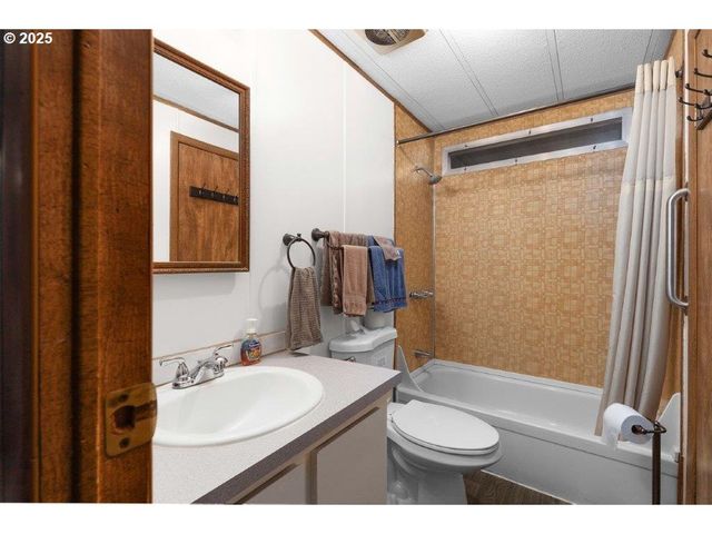 406 SHADOW RANCH Ln, Roseburg, OR 97470