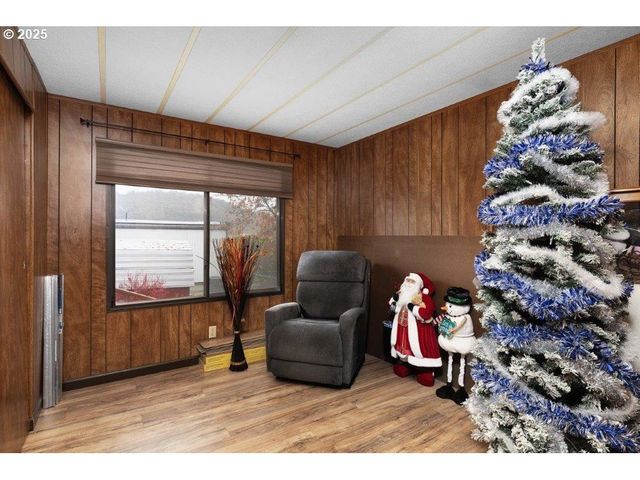 406 SHADOW RANCH Ln, Roseburg, OR 97470