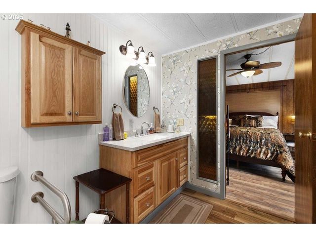 406 SHADOW RANCH Ln, Roseburg, OR 97470