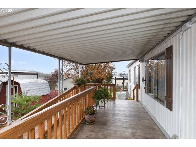 406 SHADOW RANCH Ln, Roseburg, OR 97470