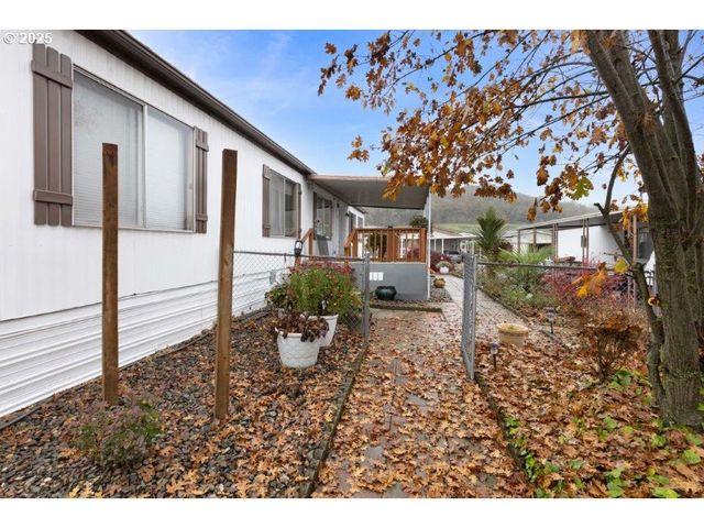 406 SHADOW RANCH Ln, Roseburg, OR 97470