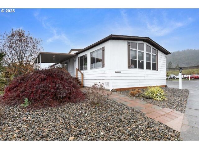 406 SHADOW RANCH Ln, Roseburg, OR 97470