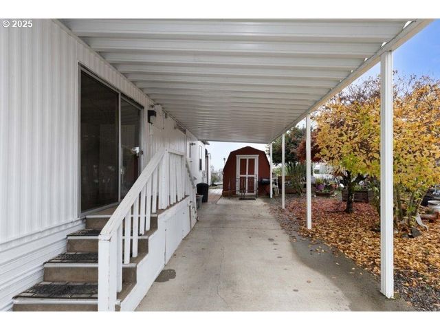 406 SHADOW RANCH Ln, Roseburg, OR 97470