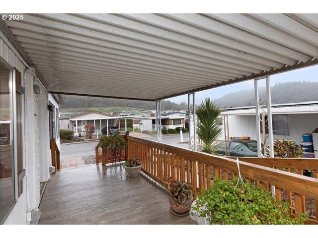 406 SHADOW RANCH Ln, Roseburg, OR 97470