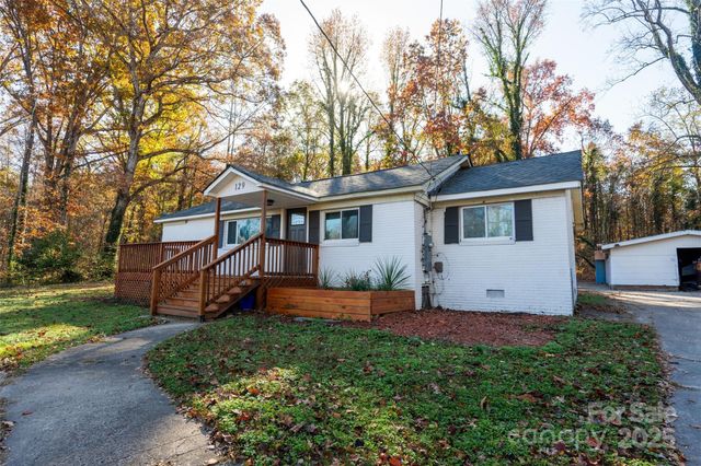 129 Lakeview Drive, Blacksburg, SC 29702