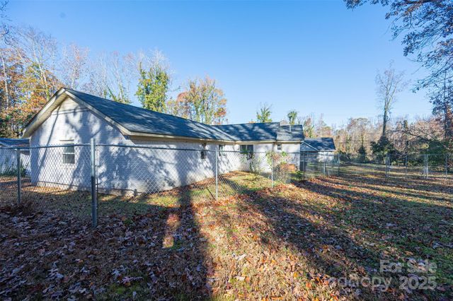 129 Lakeview Drive, Blacksburg, SC 29702