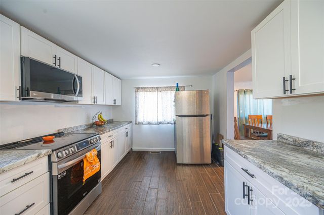 129 Lakeview Drive, Blacksburg, SC 29702