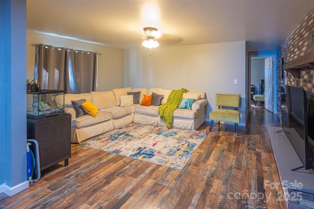 129 Lakeview Drive, Blacksburg, SC 29702