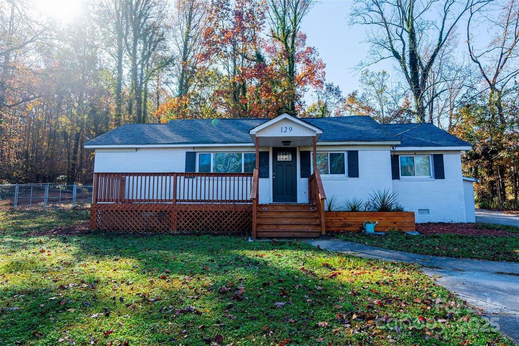 129 Lakeview Drive, Blacksburg, SC 29702