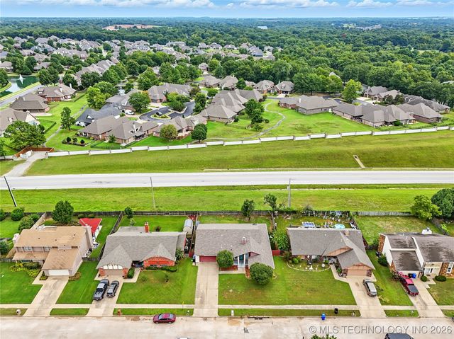 408 E Kingsport Street, Broken Arrow, OK 74011