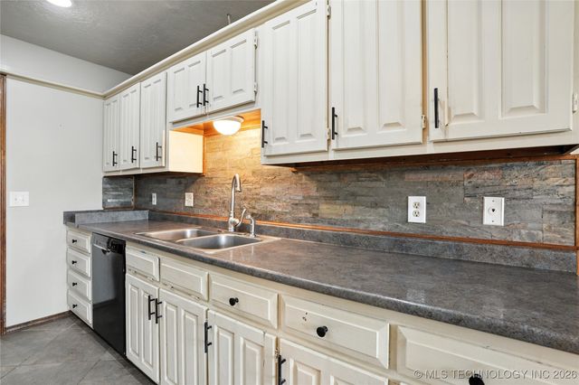 408 E Kingsport Street, Broken Arrow, OK 74011