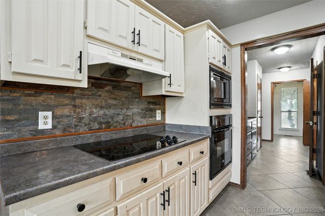 408 E Kingsport Street, Broken Arrow, OK 74011