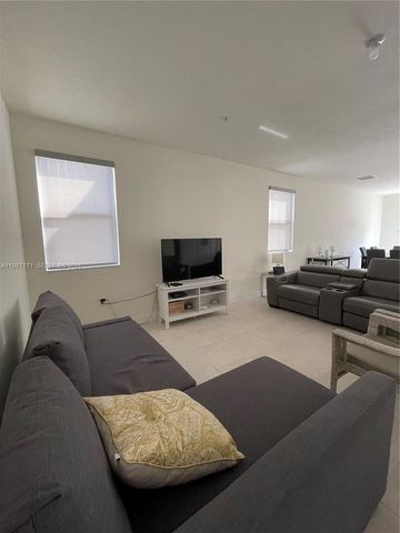 10437 NW 82nd St 1, Doral, FL 33178