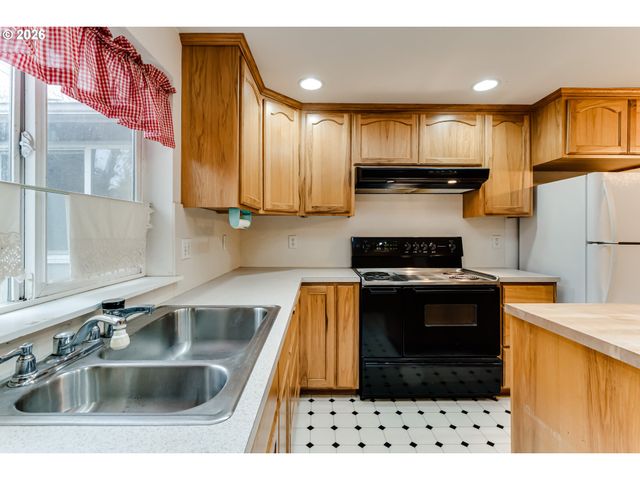 329 DEAN Ave, Eugene, OR 97404