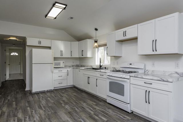 606 S Cogswell DRIVE, Silver Lake, WI 53170