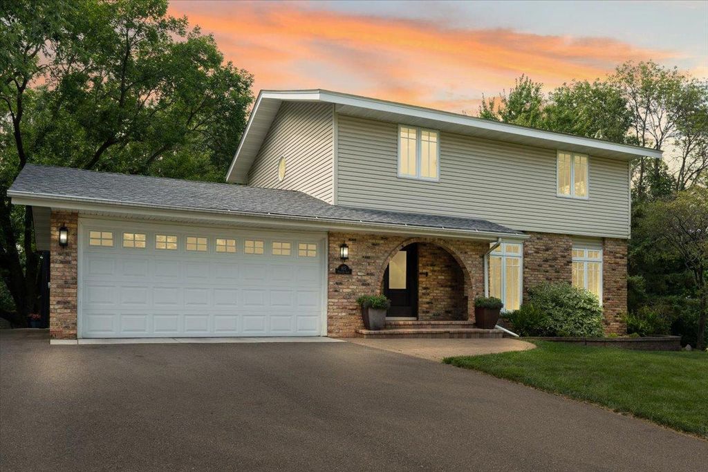 815 Pineview Lane N, Plymouth, MN 55441