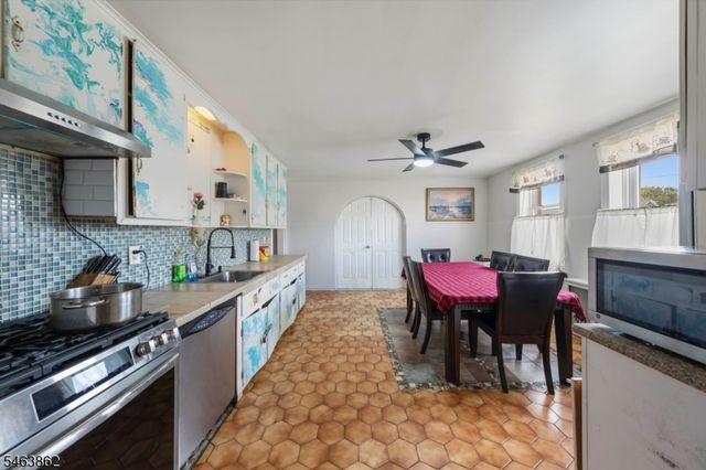 655 4Th Ave, Elizabeth City, NJ 07202