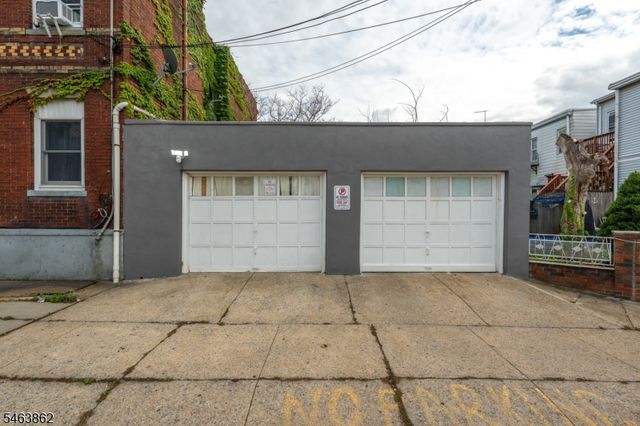 655 4Th Ave, Elizabeth City, NJ 07202