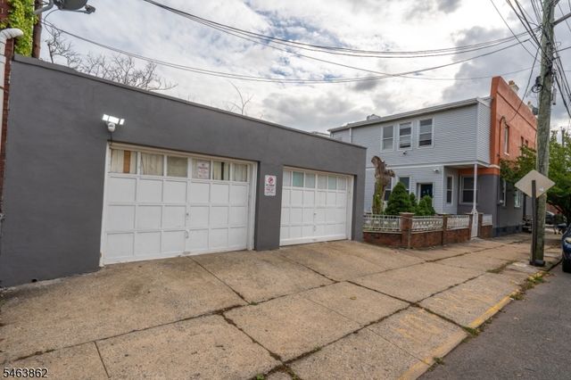 655 4Th Ave, Elizabeth City, NJ 07202