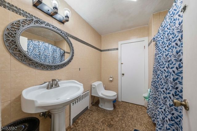 655 4Th Ave, Elizabeth City, NJ 07202