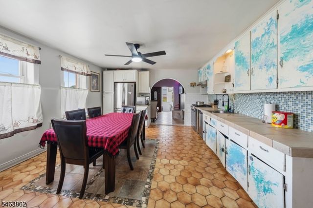 655 4Th Ave, Elizabeth City, NJ 07202