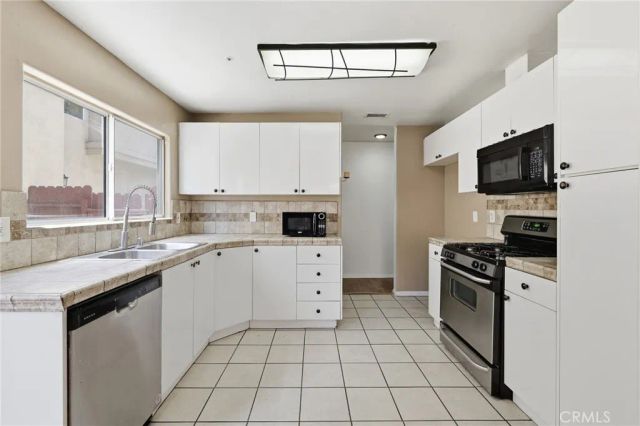 9300 Burnet Avenue 122, North Hills, CA 91343