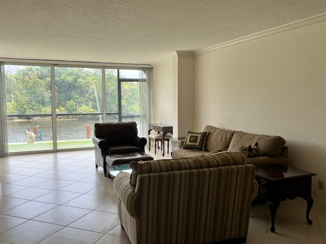 1631 Riverview Road 106, Deerfield Beach, FL 33441