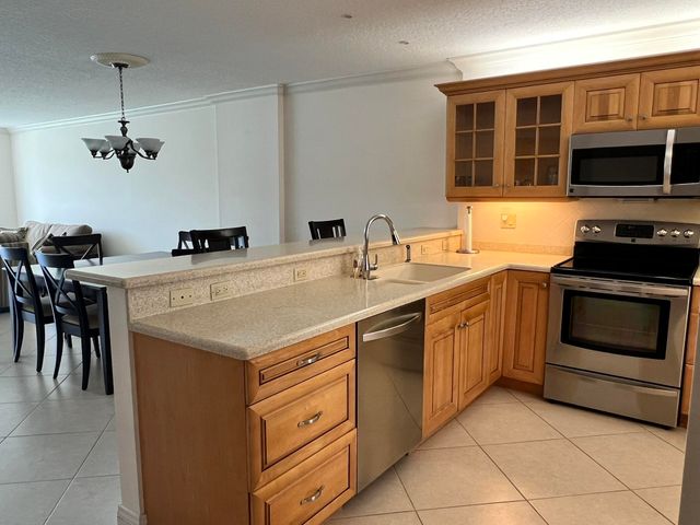 1631 Riverview Road 106, Deerfield Beach, FL 33441