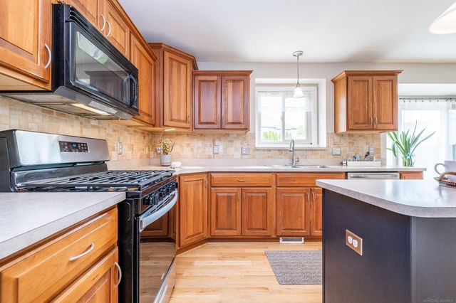 41870 Antoinette Court, Clinton Township, MI 48038