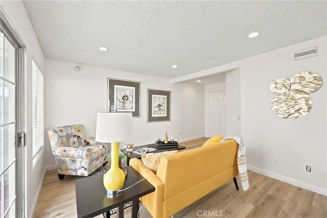 15539 Woodruff 7, Bellflower, CA 90706