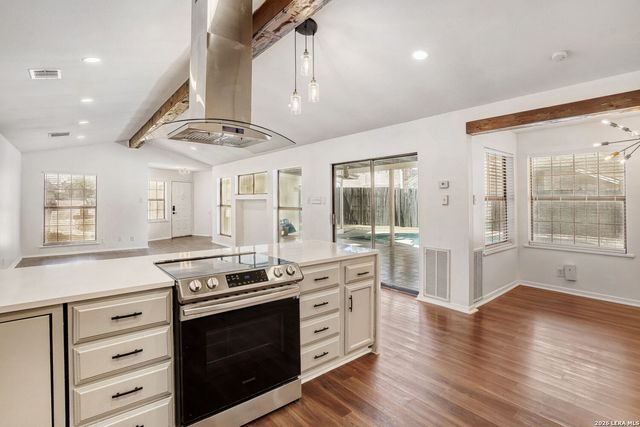 9106 windgarden, Windcrest, TX 78239