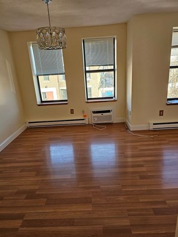 7 Cypress Rd 703, Boston, MA 02135