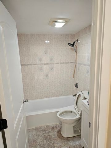 7 Cypress Rd 703, Boston, MA 02135