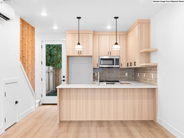 4532 Sw Garden Home Rd, Portland, OR 97219