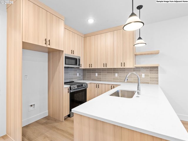 4532 Sw Garden Home Rd, Portland, OR 97219