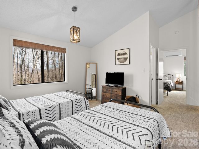 34 Fernbrook Road, Maggie Valley, NC 28751