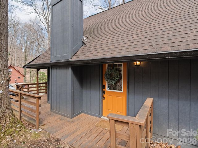 34 Fernbrook Road, Maggie Valley, NC 28751