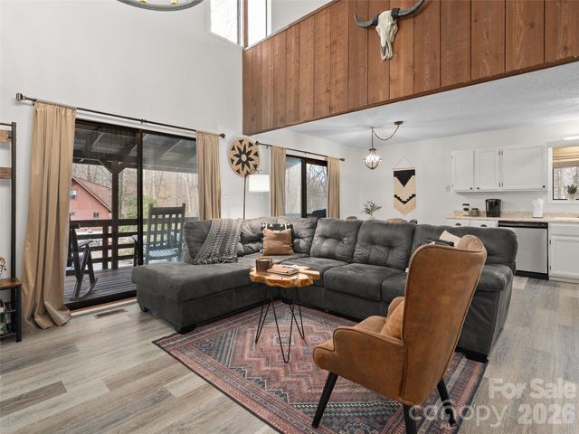 34 Fernbrook Road, Maggie Valley, NC 28751