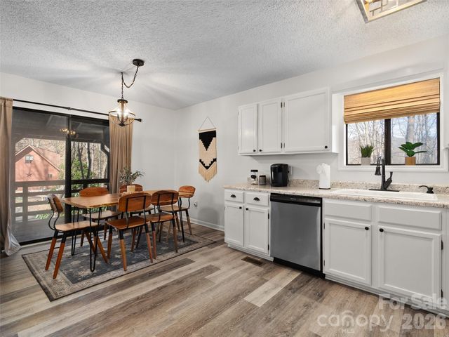 34 Fernbrook Road, Maggie Valley, NC 28751