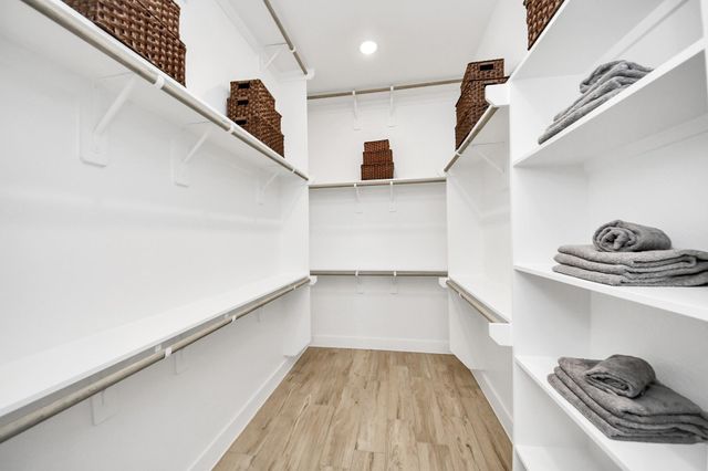 9510 Chateau Hill Drive, Manvel, TX 77578