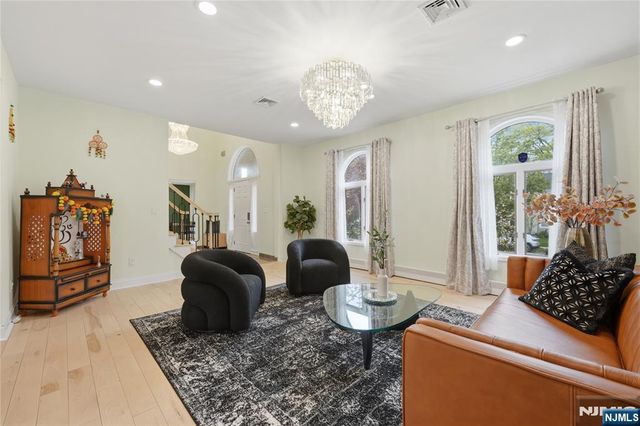 26 Madison Avenue, Hasbrouck Heights, NJ 07604