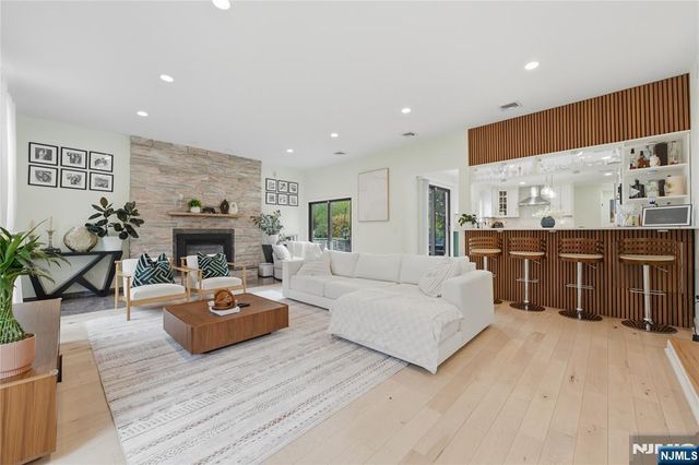 26 Madison Avenue, Hasbrouck Heights, NJ 07604