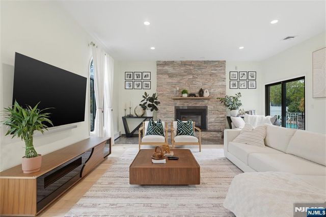 26 Madison Avenue, Hasbrouck Heights, NJ 07604