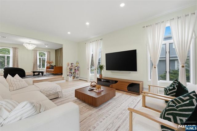 26 Madison Avenue, Hasbrouck Heights, NJ 07604