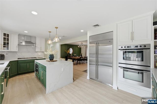 26 Madison Avenue, Hasbrouck Heights, NJ 07604